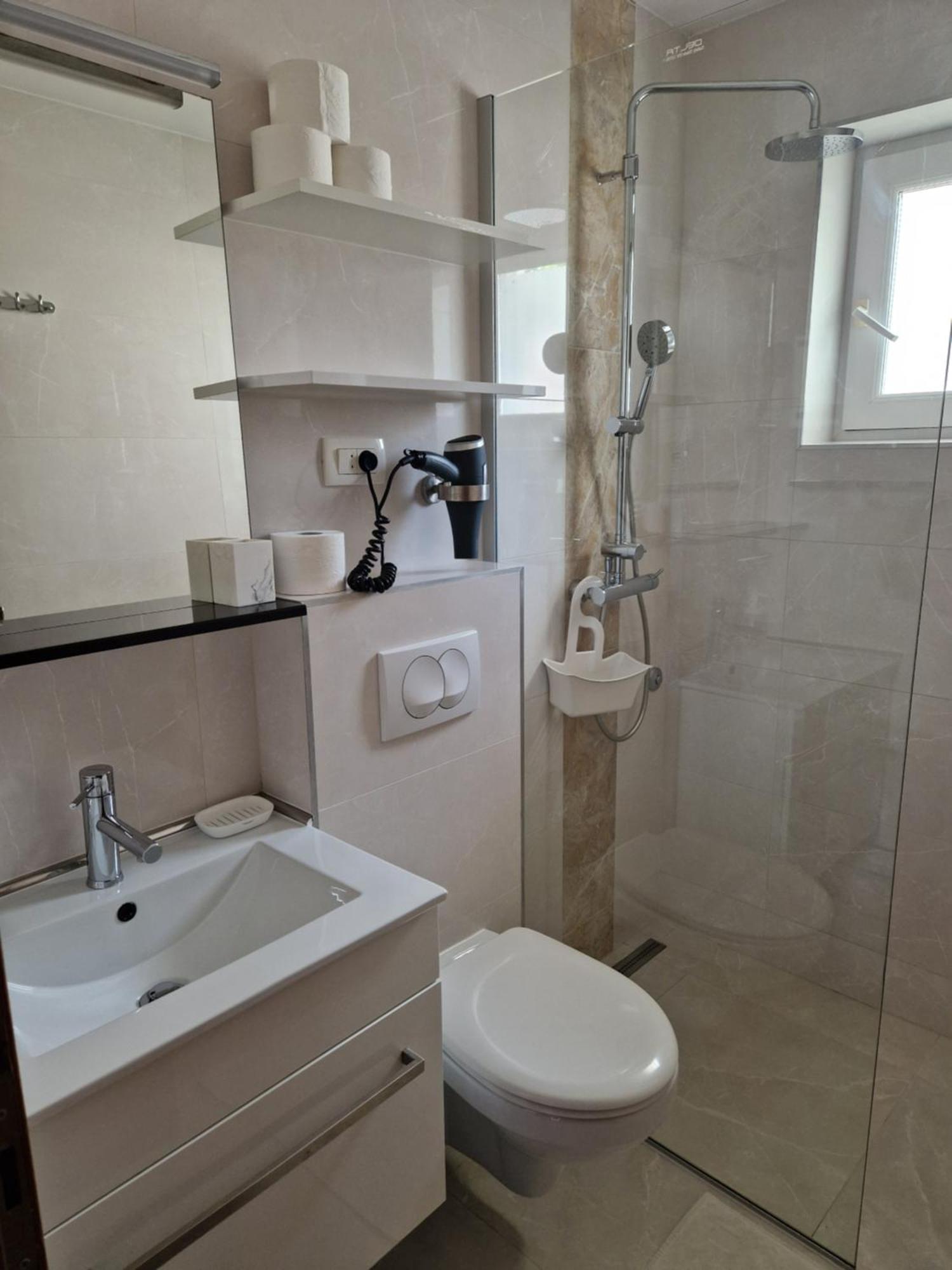 Apartments Saric Baska Voda Luaran gambar