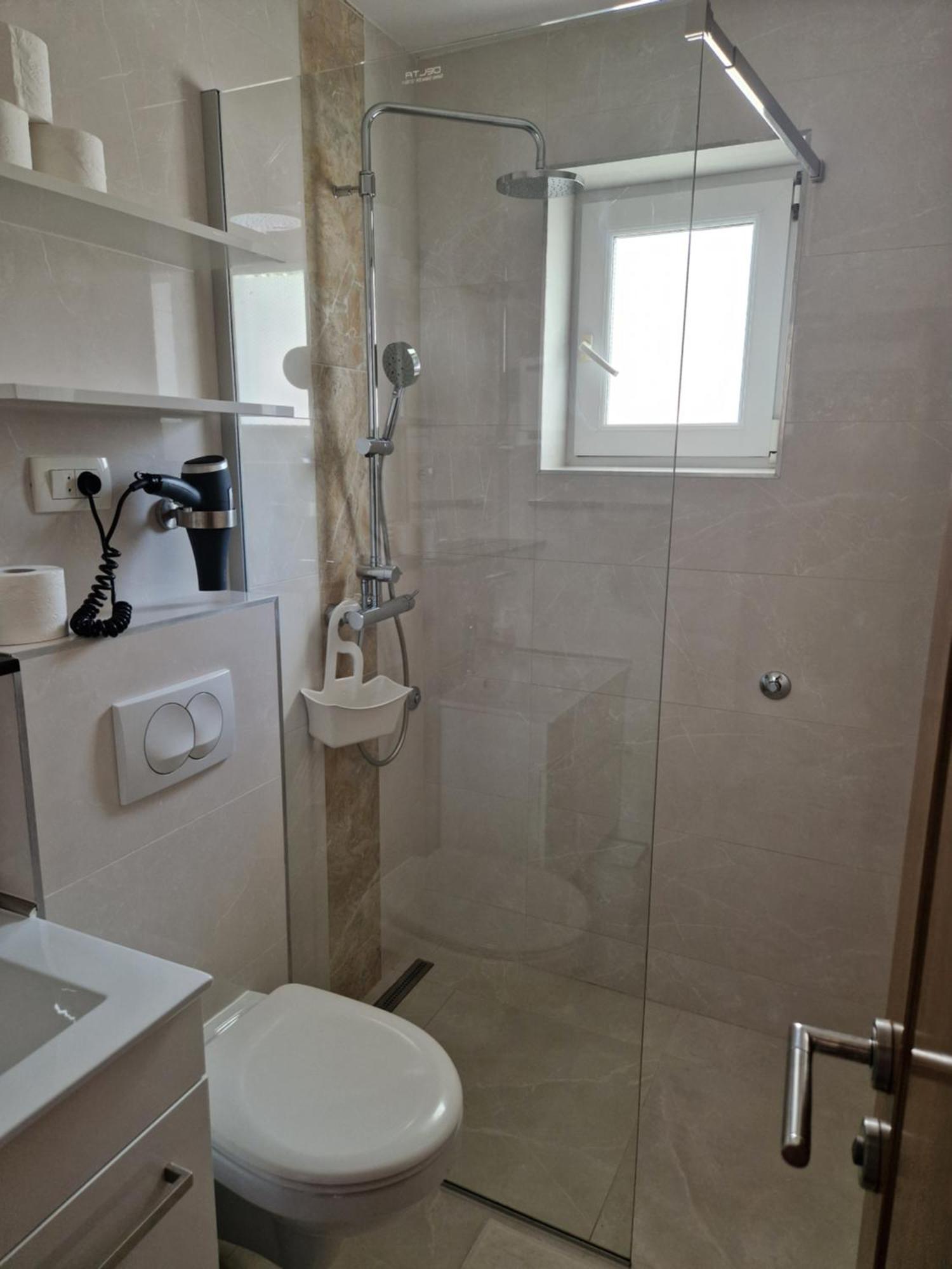 Apartments Saric Baska Voda Luaran gambar
